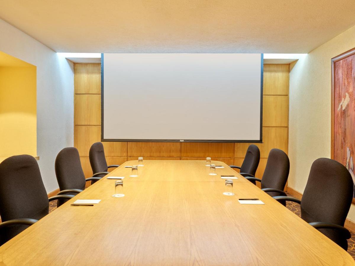 Fiesta Americana Reforma Μεξικό Εξωτερικό φωτογραφία A projection screen in a meeting room